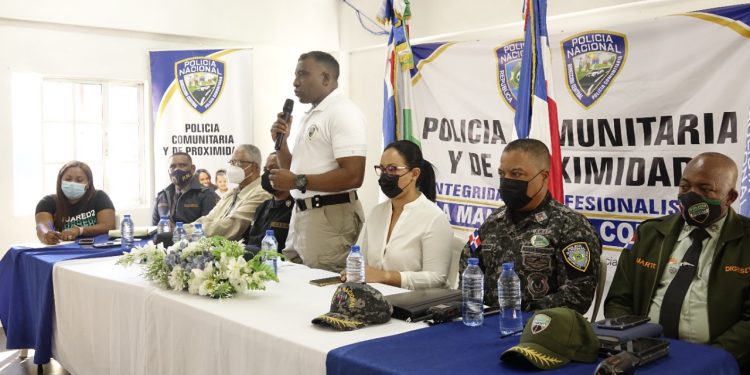 Policía realiza encuentro comunitario en el sector La Ciénaga,