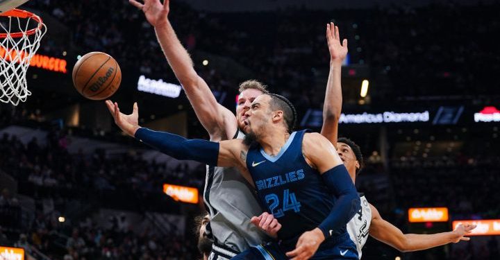 Memphis corta racha positiva de San Antonio, Suns llegan a las 62 victorias