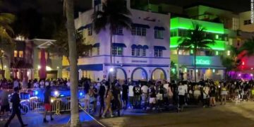 Miami Beach declara estado de emergencia y toque de queda después de una serie de tiroteos