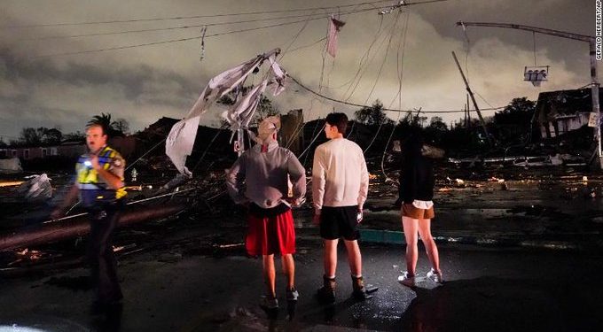 Tornado arrasa Nueva Orleans y sus suburbios