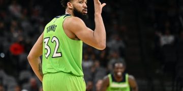 Compañeros de Towns le ayudaron a tener una noche especial