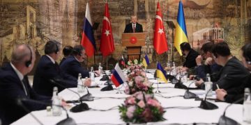 Rusia y Ucrania inician ronda de negociaciones presenciales