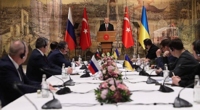 Rusia y Ucrania inician ronda de negociaciones presenciales