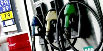 Gobierno vuelve a congelar precios de casi todos los combustibles