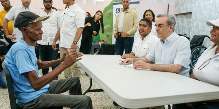 Luis Abinader da gran impulso a jornadas de inclusión social “Primero Tú” de Propeep