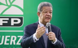 Leonel Fernández favorece préstamos a clínicas