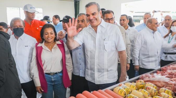 Abinader sobre proyecto tasa cero: “No politicemos esas cosas, que no se opongan a que el pueblo coma más barato”