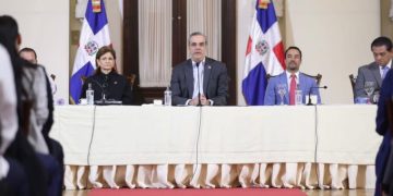 Llueven las críticas al Gobierno tras préstamo a clínicas privadas