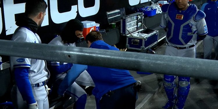 Mondesí abandona partido por dolor en la rodilla izquierda