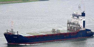 Rusia hunde barco con bandera de Dominica