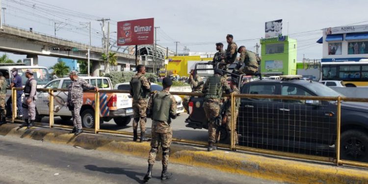 Choferes enfrentan a Intrant y a la PN en corredor Charles de Gaulle