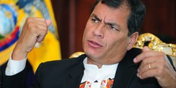 Justicia de Ecuador firma solicitud para que extraditen al expresidente Correa