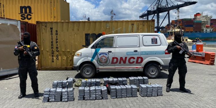 Incautan 180 paquetes presumiblemente de cocaína en puerto Caucedo