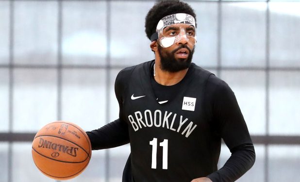 Kyrie multado con 50 mil dólares por gestos obscenos