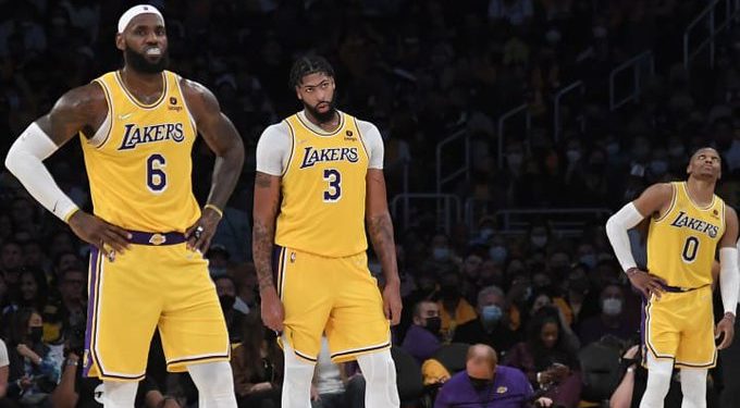 Eliminación Lakers confirman mayor debacle en historia NBA, Spurs logran plaza en el "play-in"