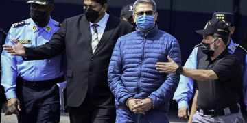 Defensa de Hernández demanda en EEUU a presidente del Congreso de Honduras