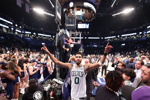 Celtics barren a Brooklyn Nets, Dallas se coloca a uno de eliminar a Utah, Toronto gana