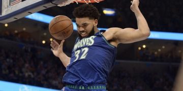 Edwards y Towns sorprenden a Memphis, Curry vuelve a cancha y Warriors ganan
