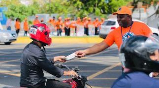 Defensa Civil realiza bandereos preventivos en las principales autopistas del país