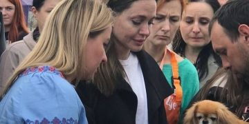 Angelina Jolie sale de Ucrania tras alarmas de un posible bombardeo