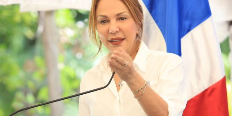 Milagros Germán rinde cuentas y escucha demandas sociales