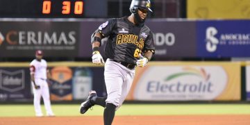 Toros consiguen en cambio a Danny Santana desde las Águilas