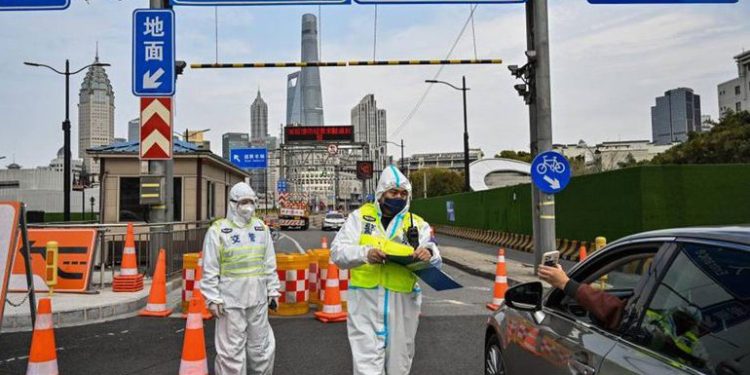 Shanghái reanuda parcialmente el transporte público en abertura limitada