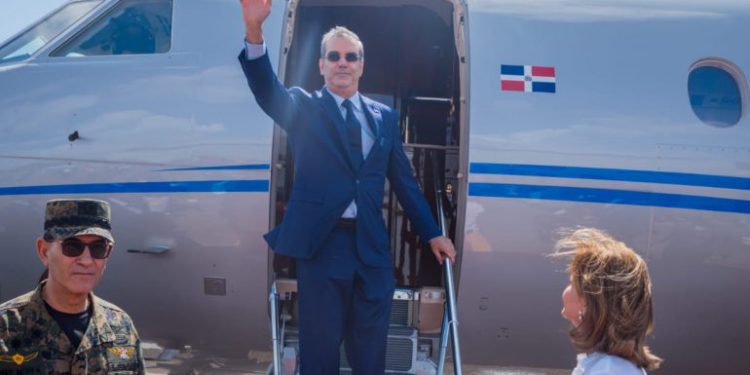 Presidente Abinader sale hacia Costa Rica para participar en toma de posesión