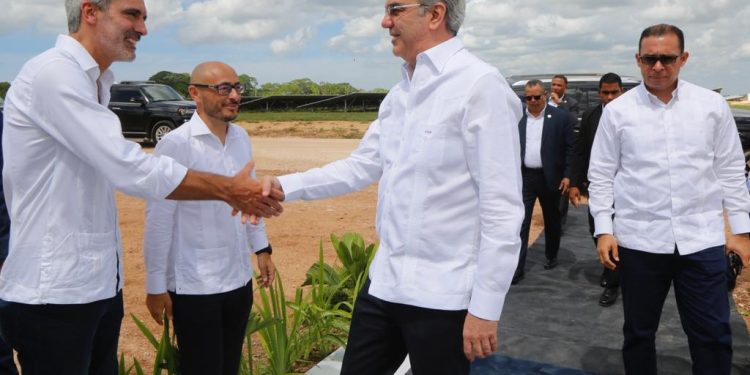 Abinader destaca inversión de 800 millones de dólares en proyectos fotovoltaicos