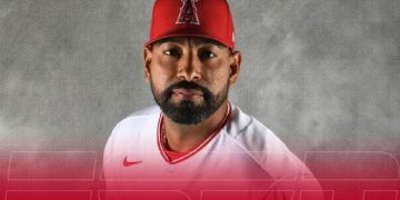 César Valdez subido al equipo grande de Anaheim