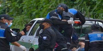 Motín en cárcel de Ecuador deja al menos 43 internos muertos