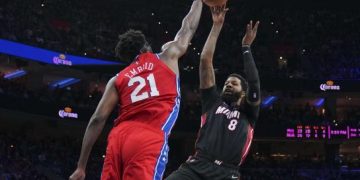 Harden y Embiid cargan con triunfo Filadelfia, Dallas aprovecha mal día de Chris Paul  