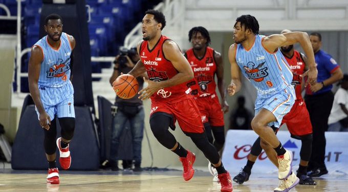 Leones y Metros triunfan en inicio de la LNB