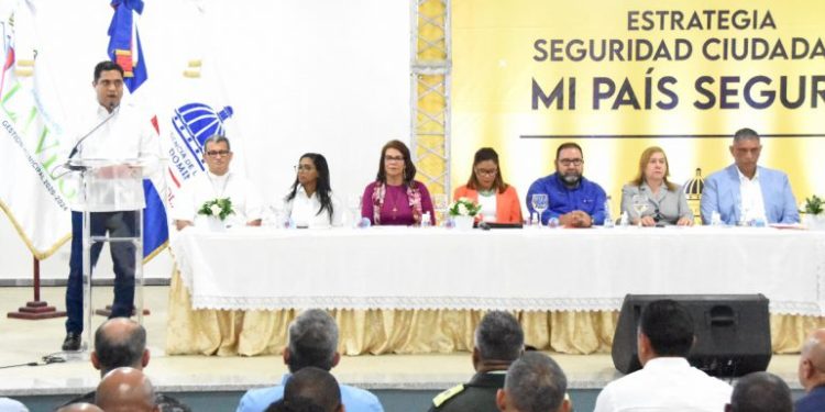 Alcalde Kelvin Cruz agradece implementación plan “Mi País Seguro” en La Vega