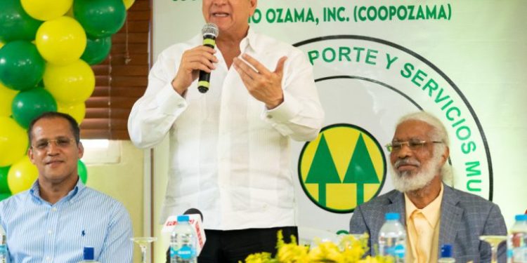 Macarrulla: participación de chóferes públicos es esencial para resolver problema de transporte