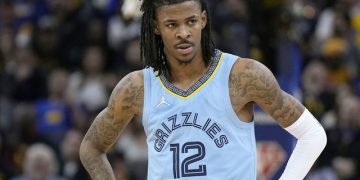 Morant, duda para el resto de playoffs por contusión en la rodilla