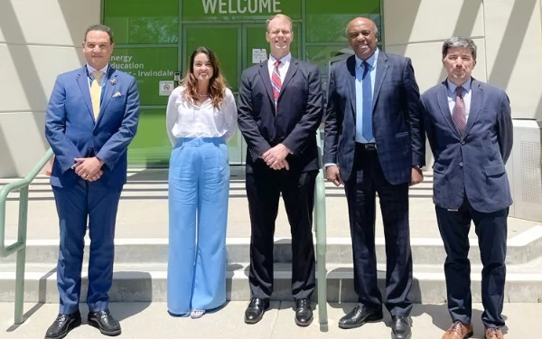 Ministro de Energía visita empresa que promueve uso de energía limpia en California