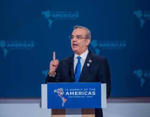 Abinader llega al país tras destacada participación en Cumbre de las Américas