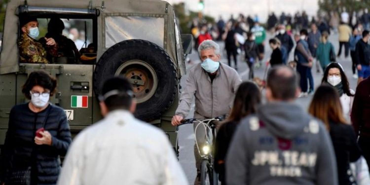En Italia toman precaución tras aumento de casos de covid-19