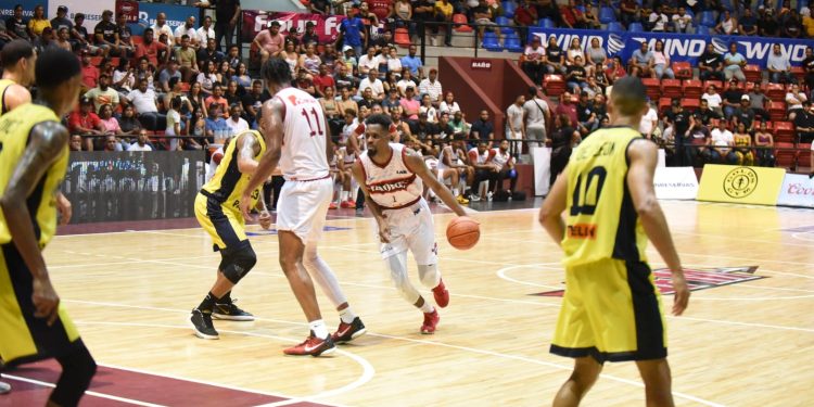 Indios se adueñan de la cima en la LNB, Marineros luchan por clasificiación