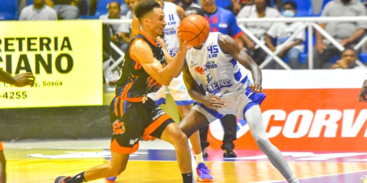 Metros vencen cómodamente a los Cañeros, Marineros doblegan a Reales