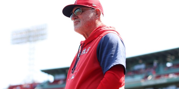 Joe Maddon despedido por los Angelinos