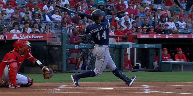 Rodríguez pega HR y Seattle hila 5to triunfo
