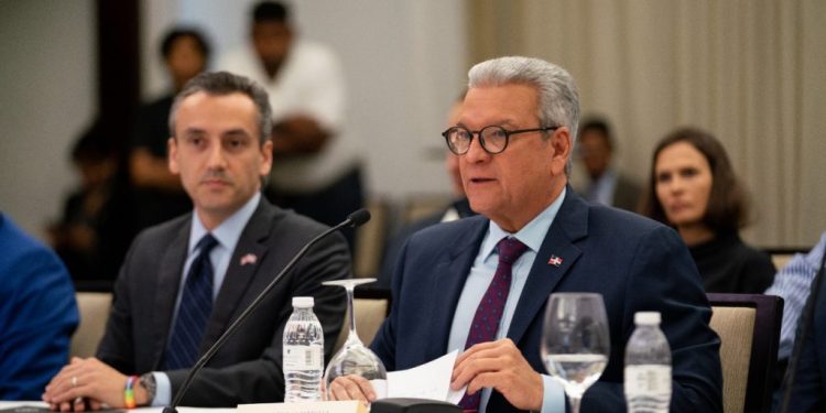 Ministerio de la Presidencia se prepara para elaborar Máster Plan de Desarrollo Puerto Manzanillo