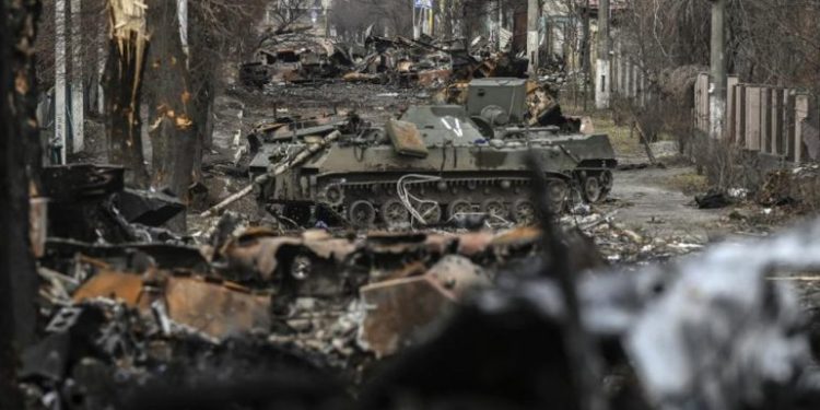 Ucrania recupera cuerpos de 64 combatientes en intercambio con Rusia