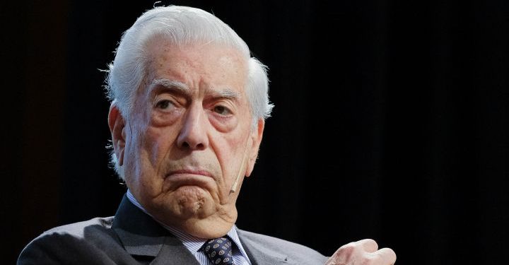 Vargas Llosa espera que presidencia de Petro en Colombia sea solo "un accidente"