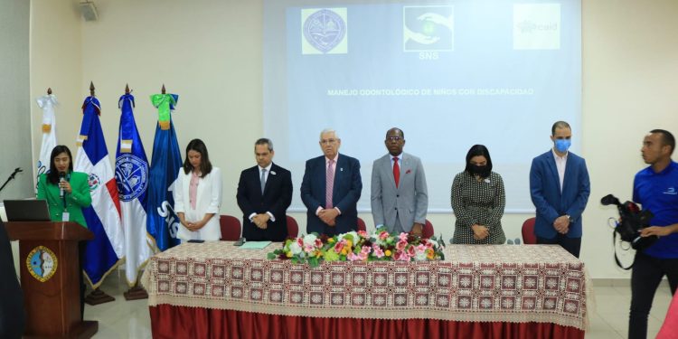 CAID y SNS capacitan odontólogos en manejo de niños especiales