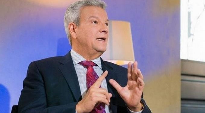 Macarrulla solicita licencia como ministro de la Presidencia tras imputación de su hijo en caso Medusa