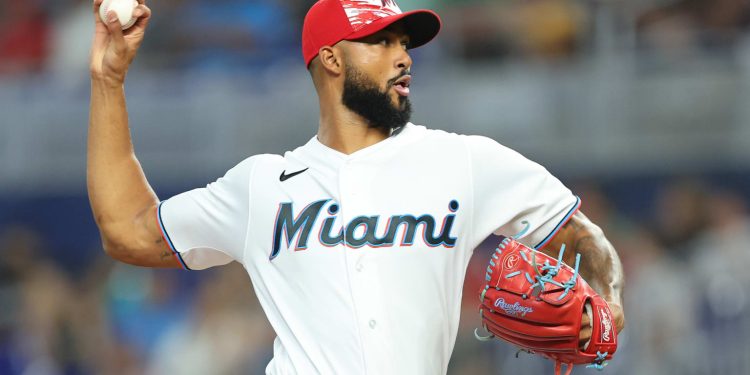 Sandy Alcántara sigue mostrando su calidad desde el montículo