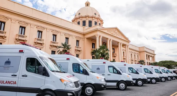 Anuncian compra de 60 ambulancias para fortalecer sistema 911